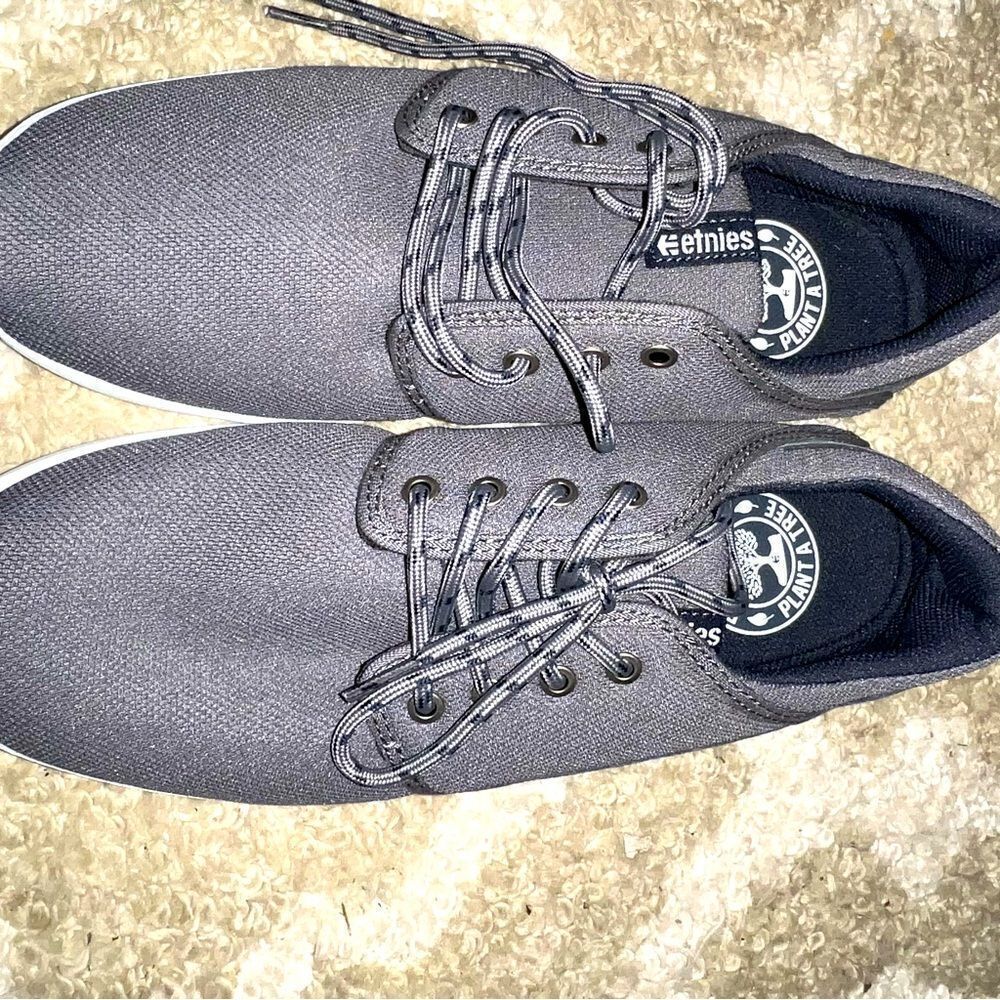 Etnies shoes unisex men’s 8.5 womens 10